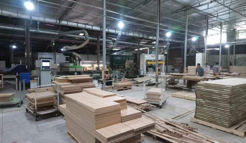 ベトナムの家具製造工場