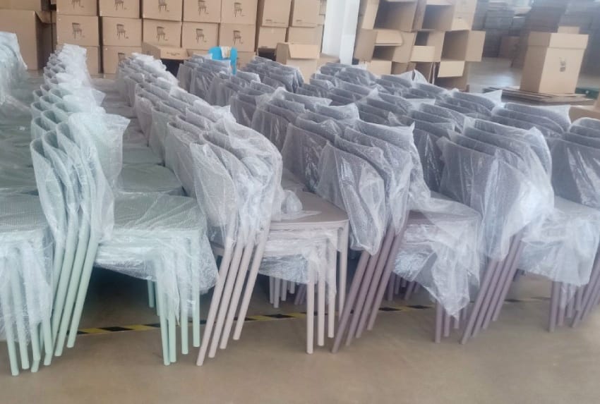 Bulk plastic chairs in stock