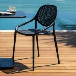 Chaises de jardin en plastique noir