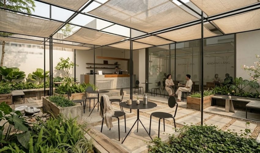 Otras mesas de patio con estructura metálica en la cafetería